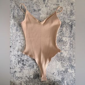 Like New! Lulu’s Talula Ribbed V-Neck Bodysuit, nude, size large.